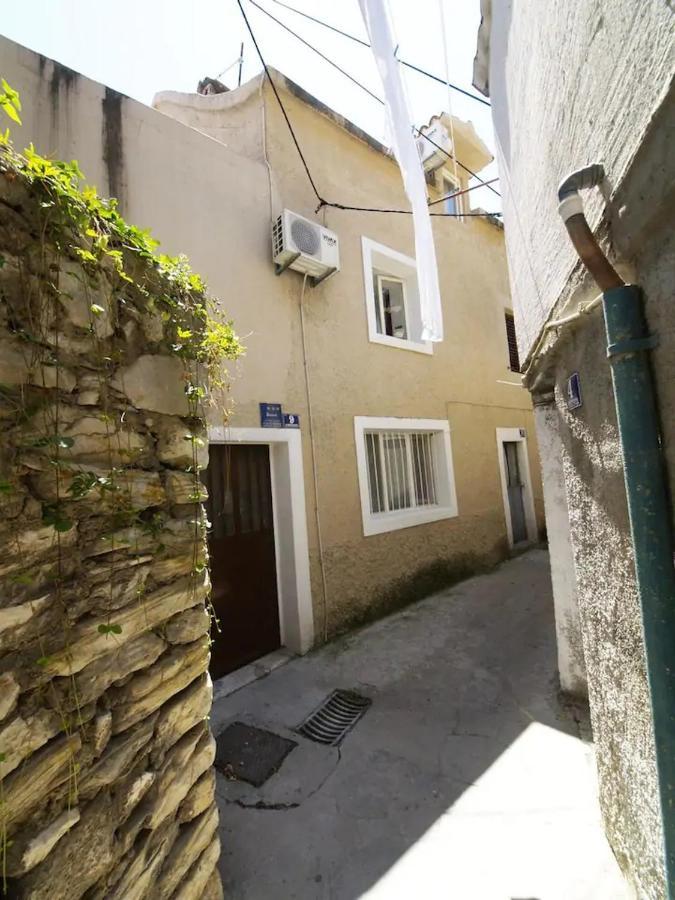Duplex Two-Bedroom Apartment Siriščevića Street 9
