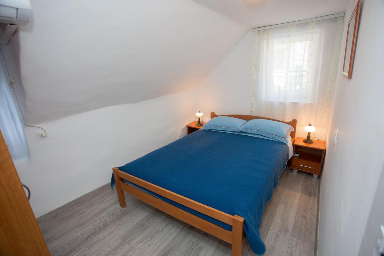 Duplex Two-Bedroom Apartment Siriščevića Street 9