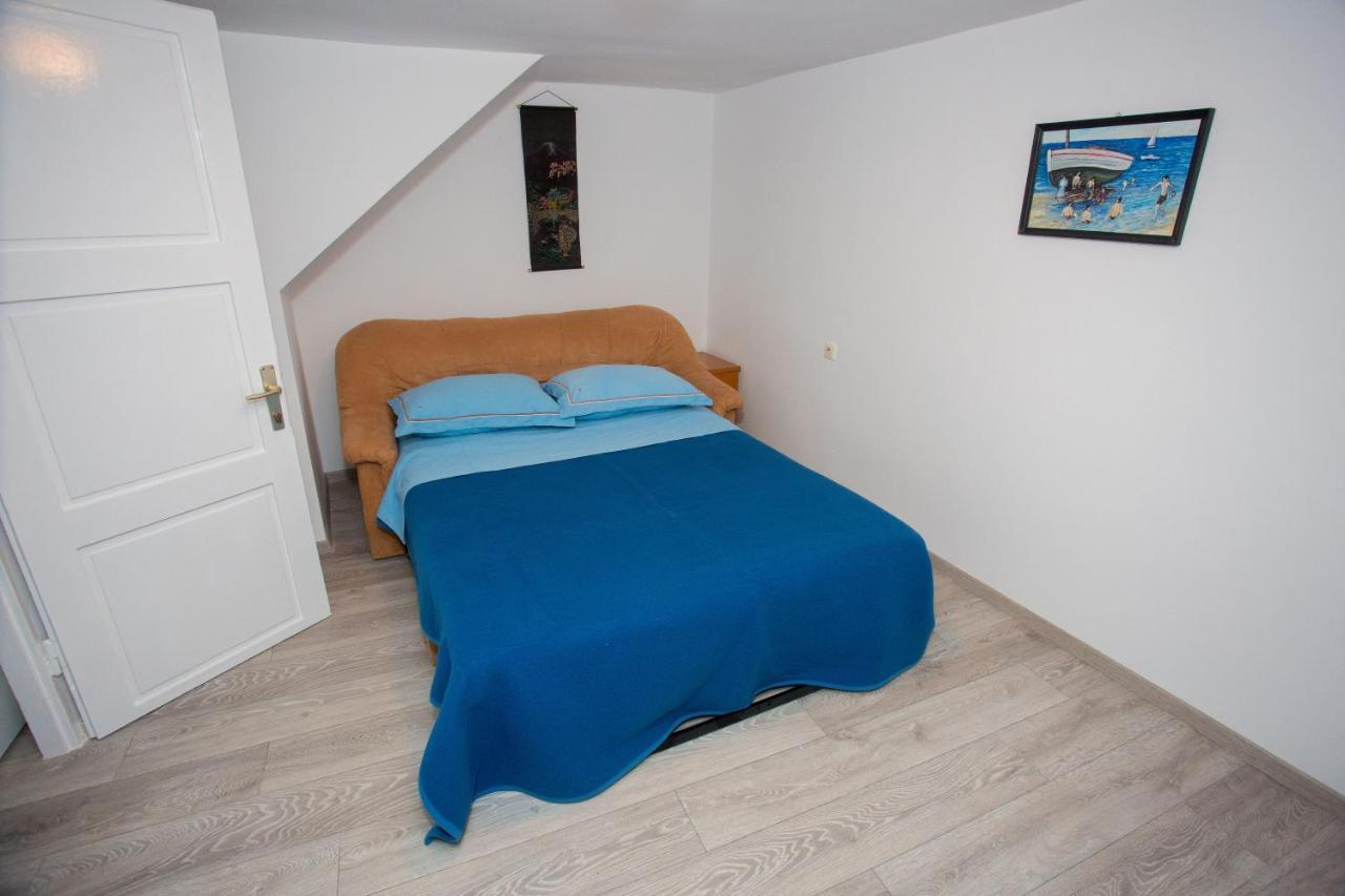 Duplex Two-Bedroom Apartment Siriščevića Street 9