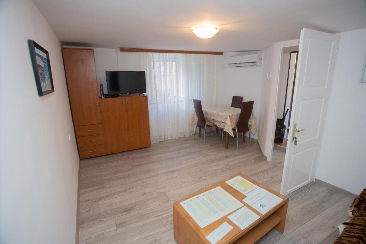 Duplex Two-Bedroom Apartment Siriščevića Street 9