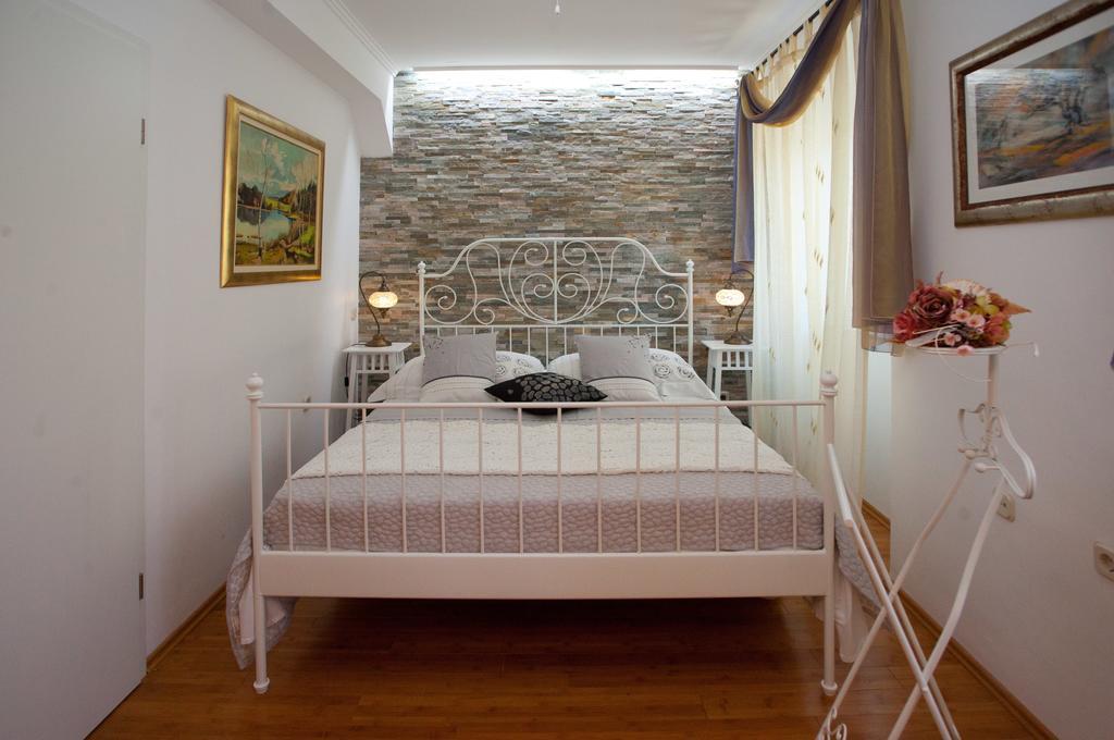 Superior One-Bedroom Apartment