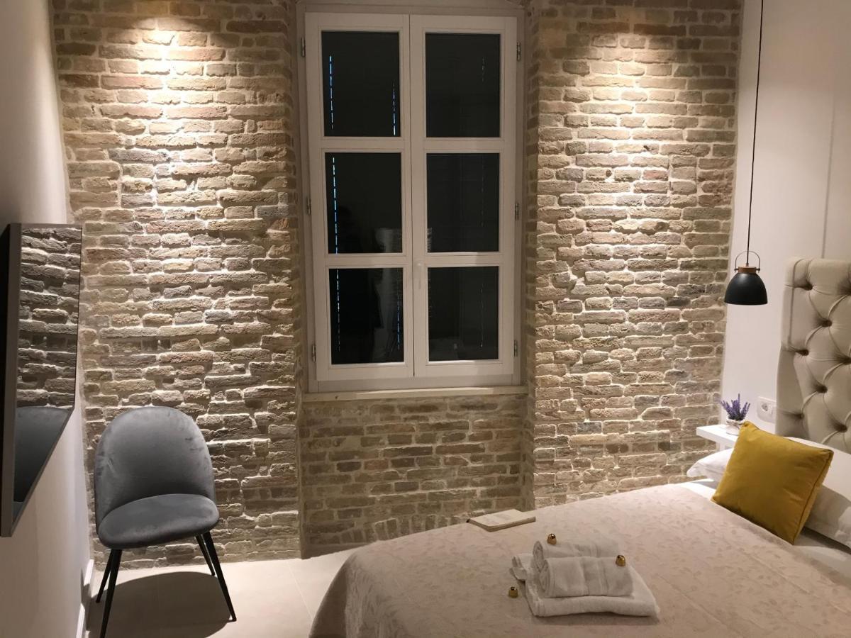 One-Bedroom Apartment,1105179819:JPEG