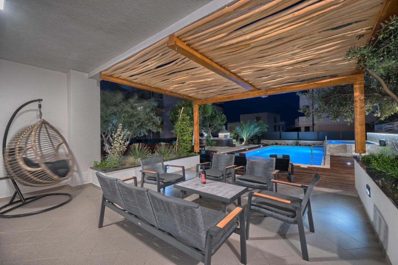 Luxury Two-Bedroom Apartment Terrace,1132270167:JPEG