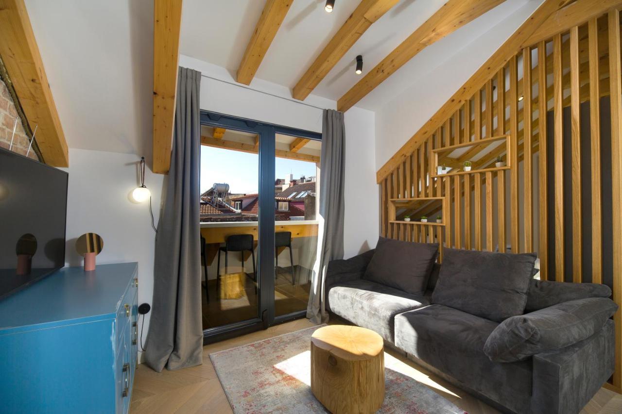 Studio Balcony