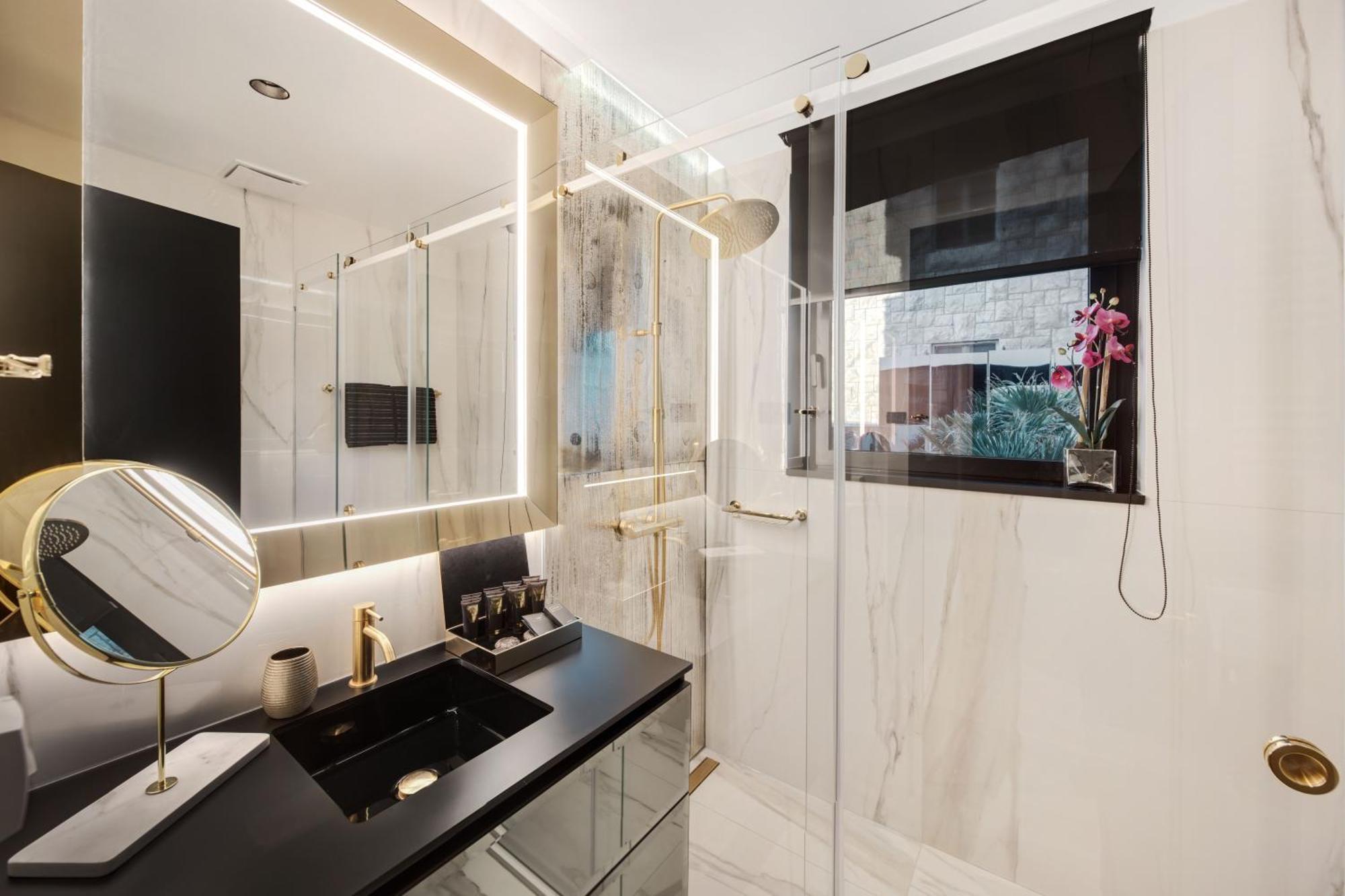 Executive Suite Partial Sea View