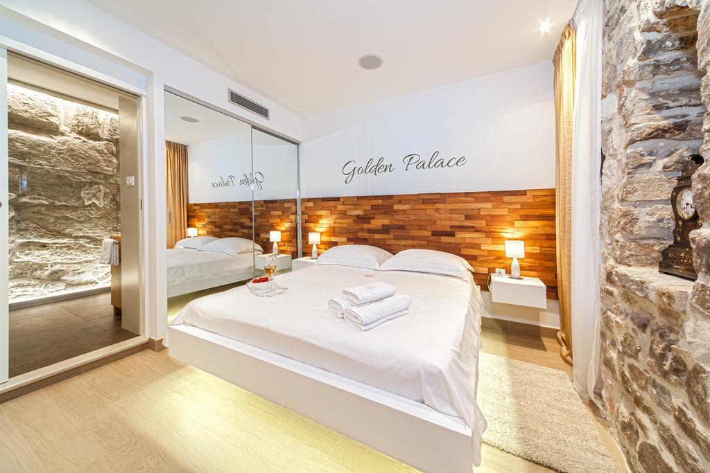 Luxury One-Bedroom Apartment