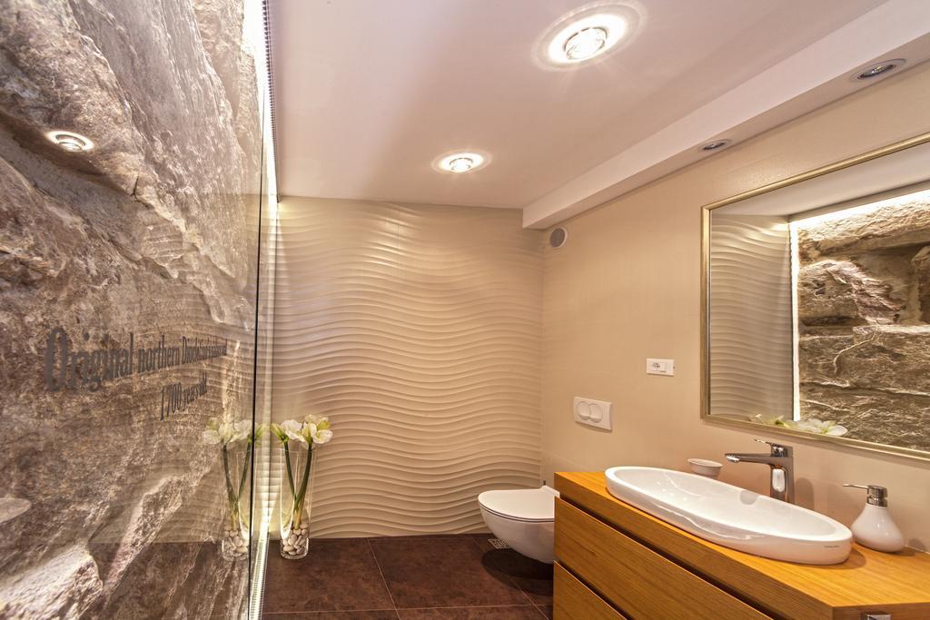 Luxury One-Bedroom Apartment