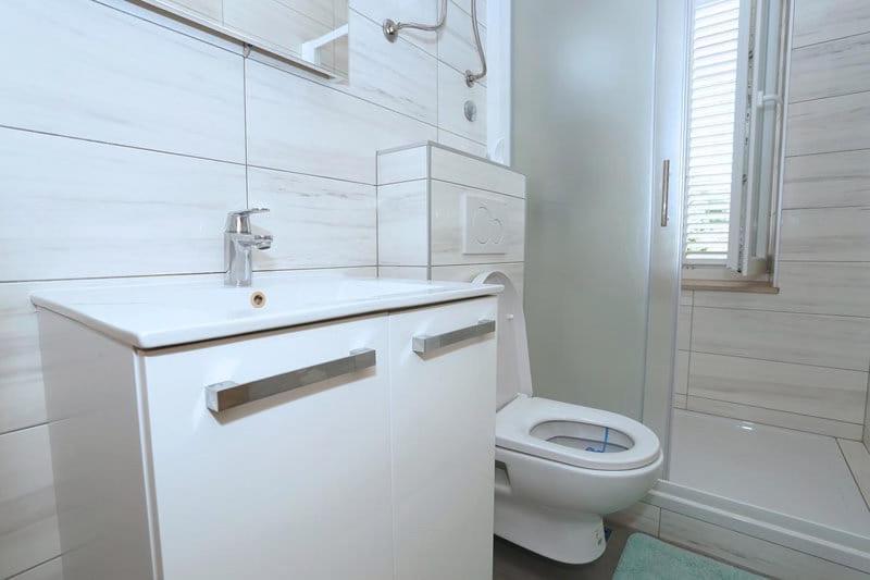 Double or Twin Room Bathroom