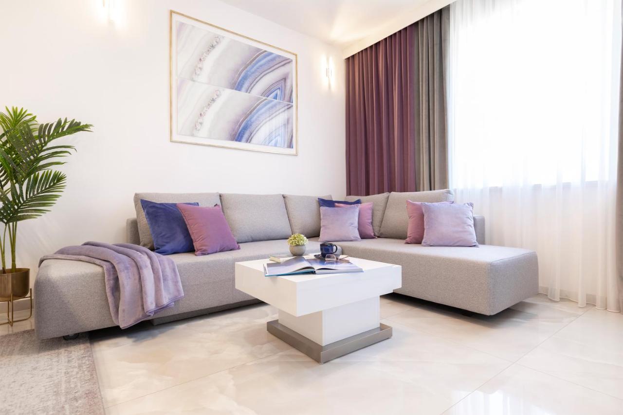 Two-Bedroom Apartment Balcony Sea View
