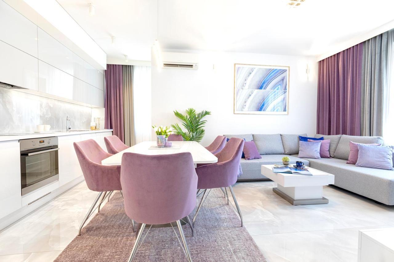 Two-Bedroom Apartment Balcony Sea View