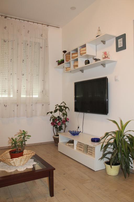 One-Bedroom Apartment Garden View