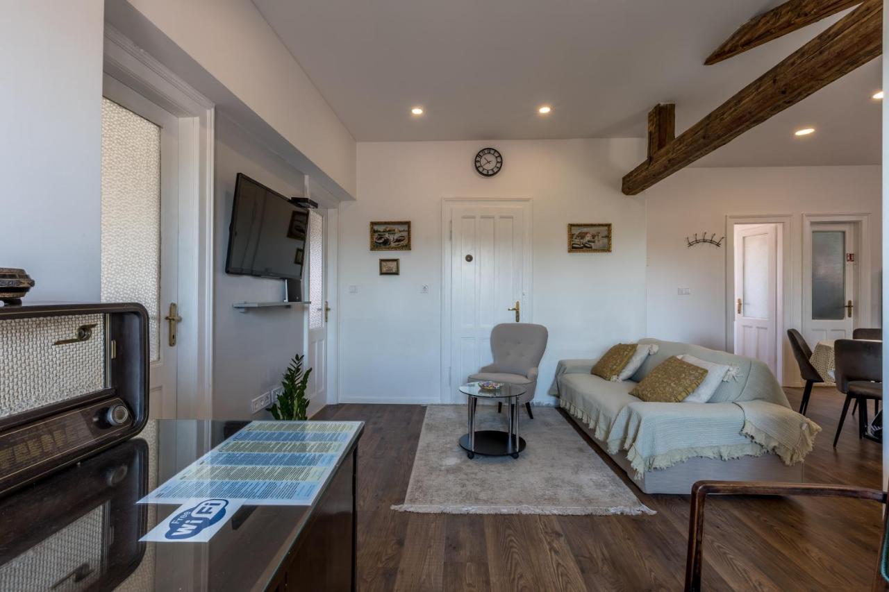 Three-Bedroom Apartment Balcony Sea View