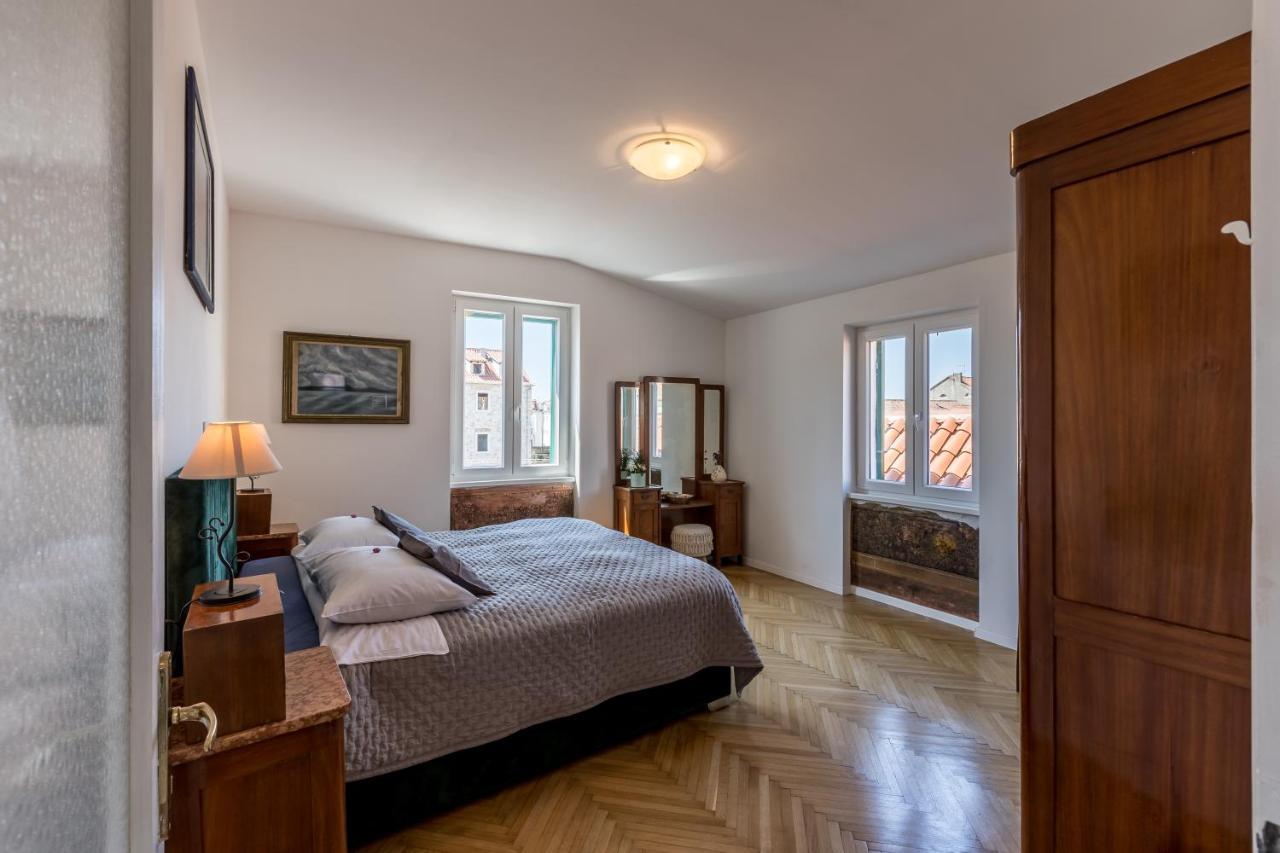 Three-Bedroom Apartment Balcony Sea View