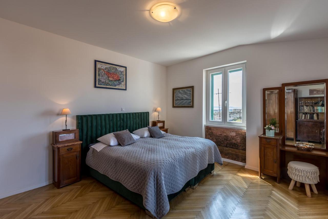 Three-Bedroom Apartment Balcony Sea View