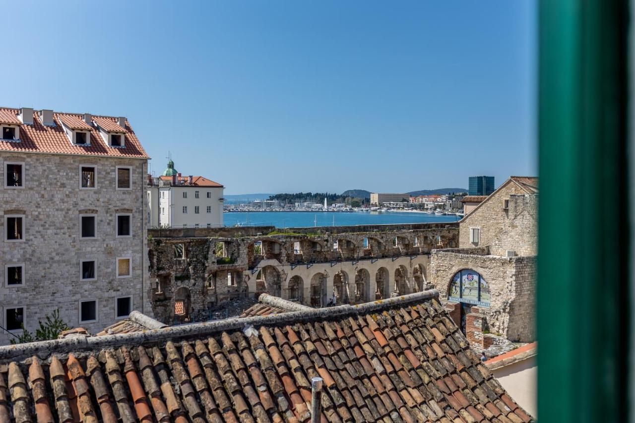 Three-Bedroom Apartment Balcony Sea View