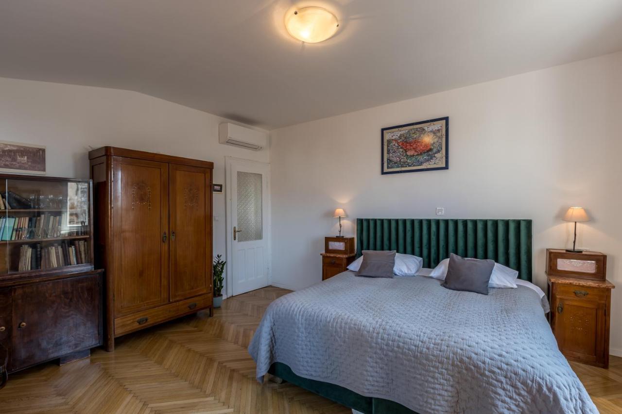 Three-Bedroom Apartment Balcony Sea View