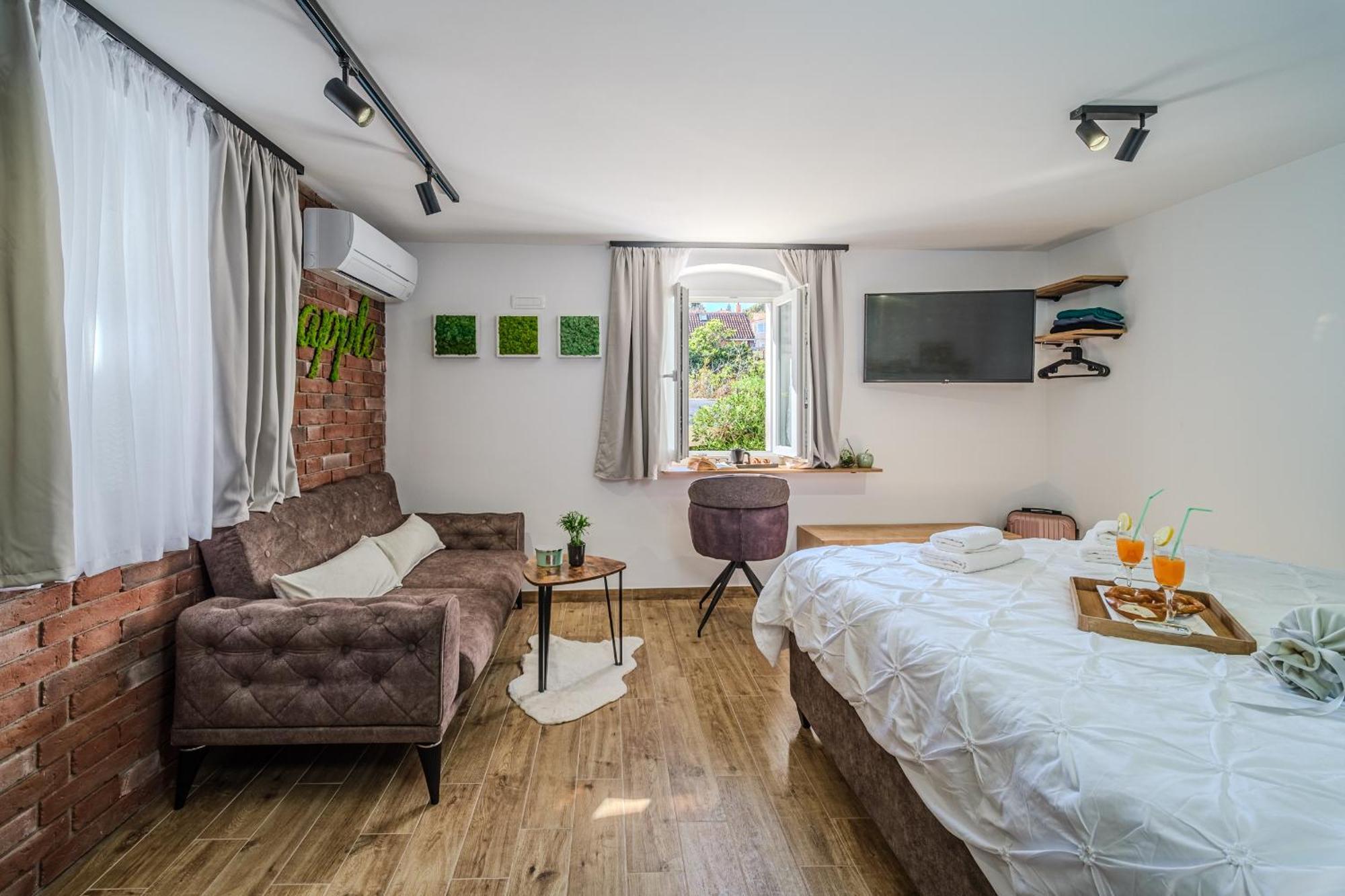 Deluxe Queen Room