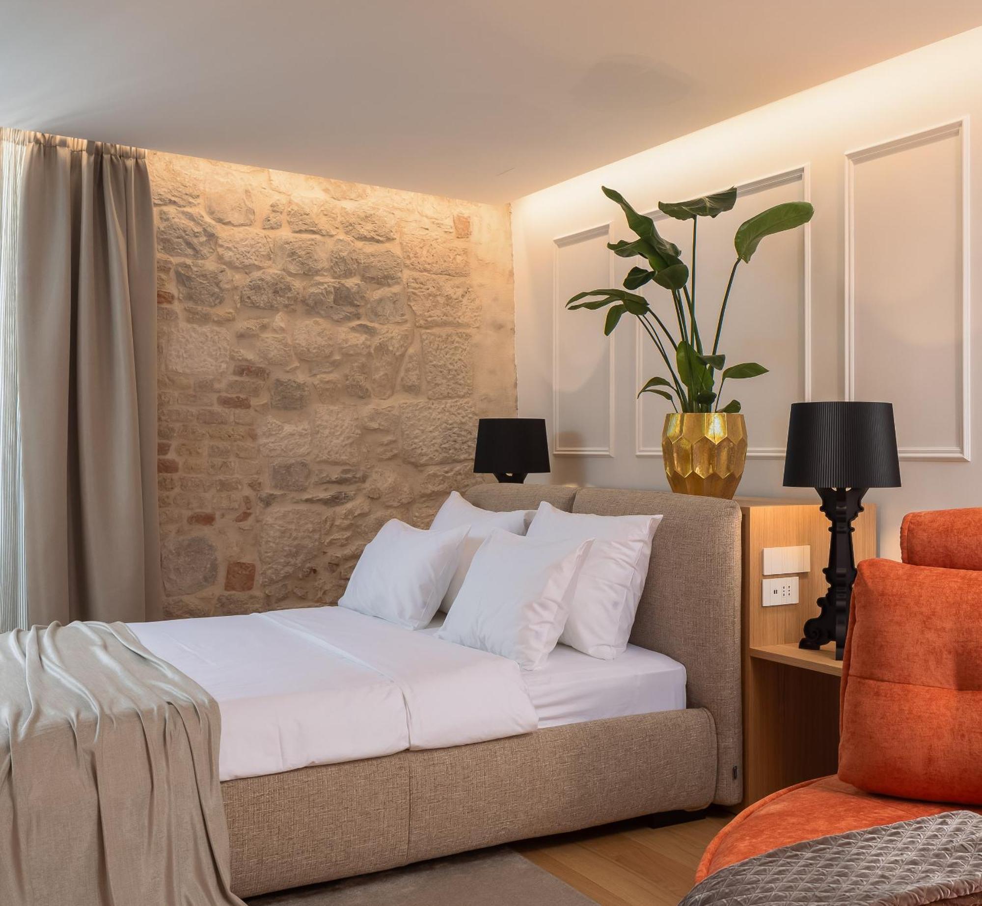 Deluxe King Suite