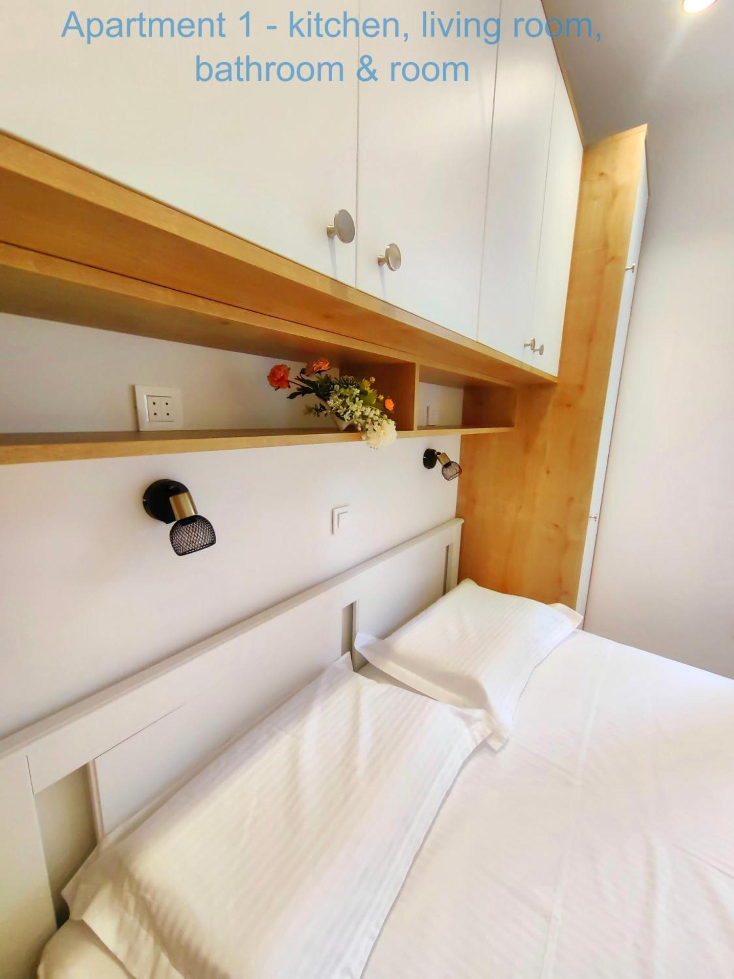 Deluxe One-Bedroom Apartment