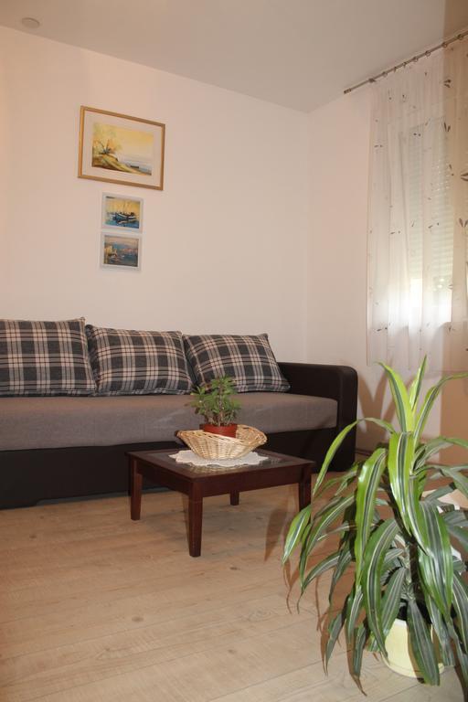 One-Bedroom Apartment Garden View