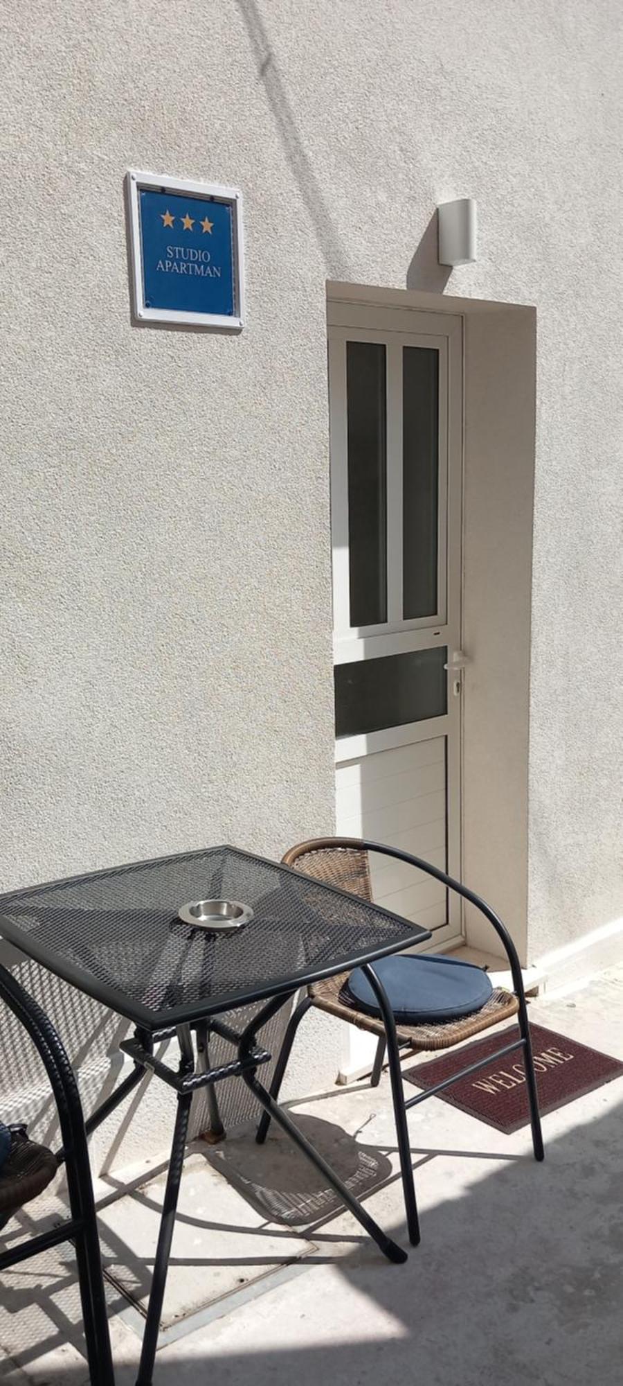 One-Bedroom Apartment Terrace