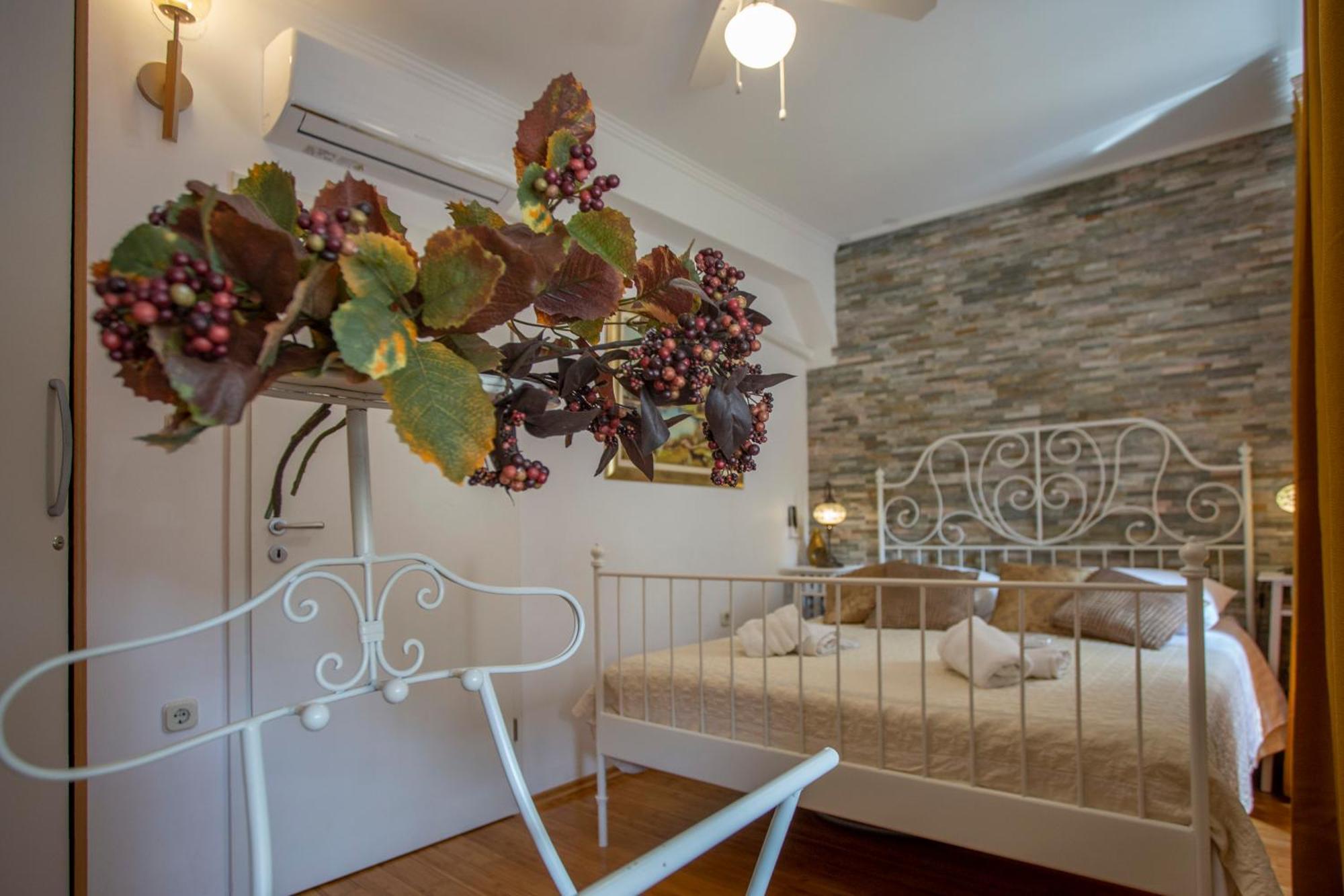 Superior One-Bedroom Apartment