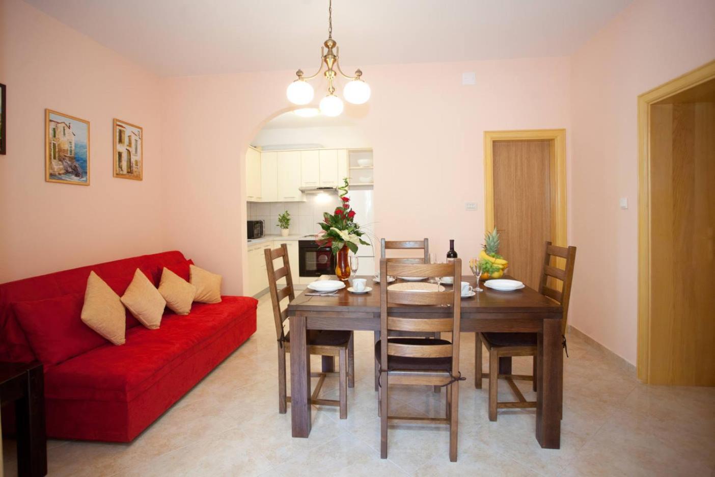 Two-Bedroom Apartment Terrace Roosewelt Street