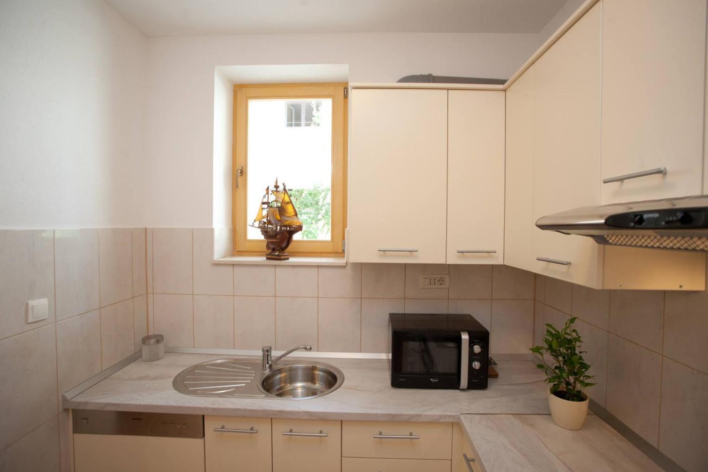 Two-Bedroom Apartment Terrace Roosewelt Street