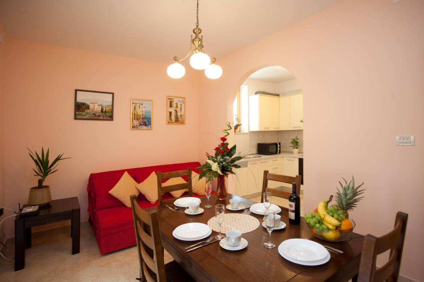 Two-Bedroom Apartment Terrace Roosewelt Street