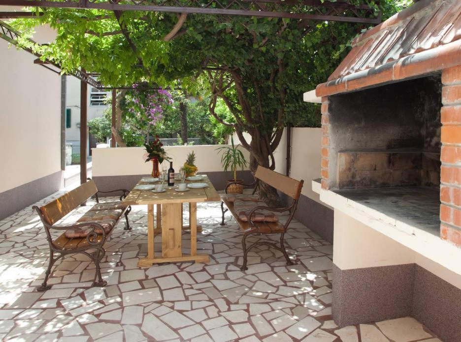Two-Bedroom Apartment Terrace Roosewelt Street