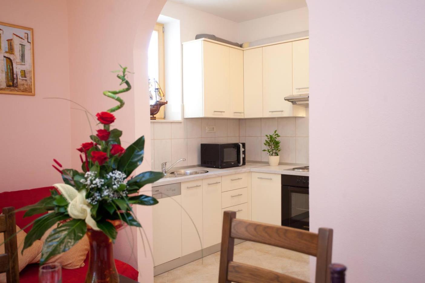 Two-Bedroom Apartment Terrace Roosewelt Street