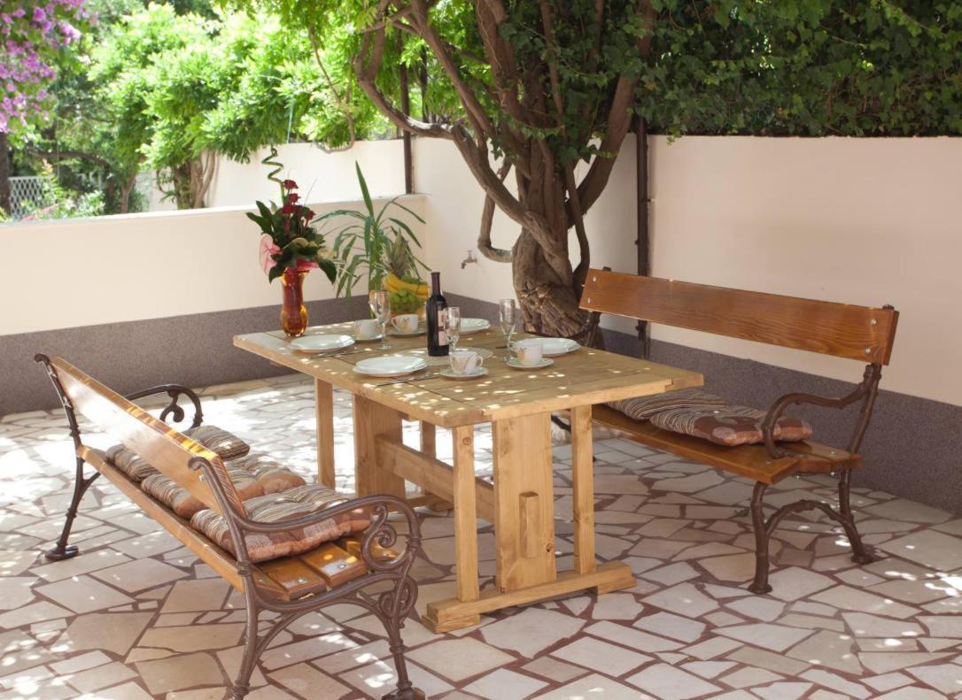 Two-Bedroom Apartment Terrace Roosewelt Street