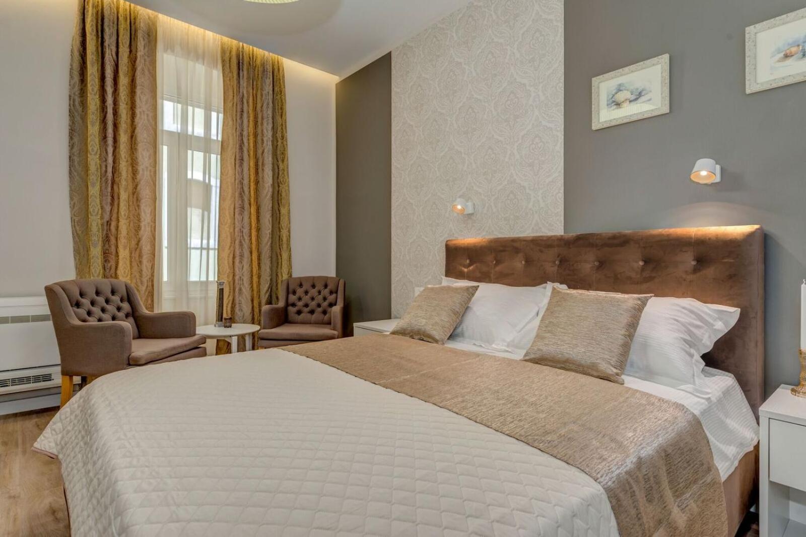 Deluxe Queen Room