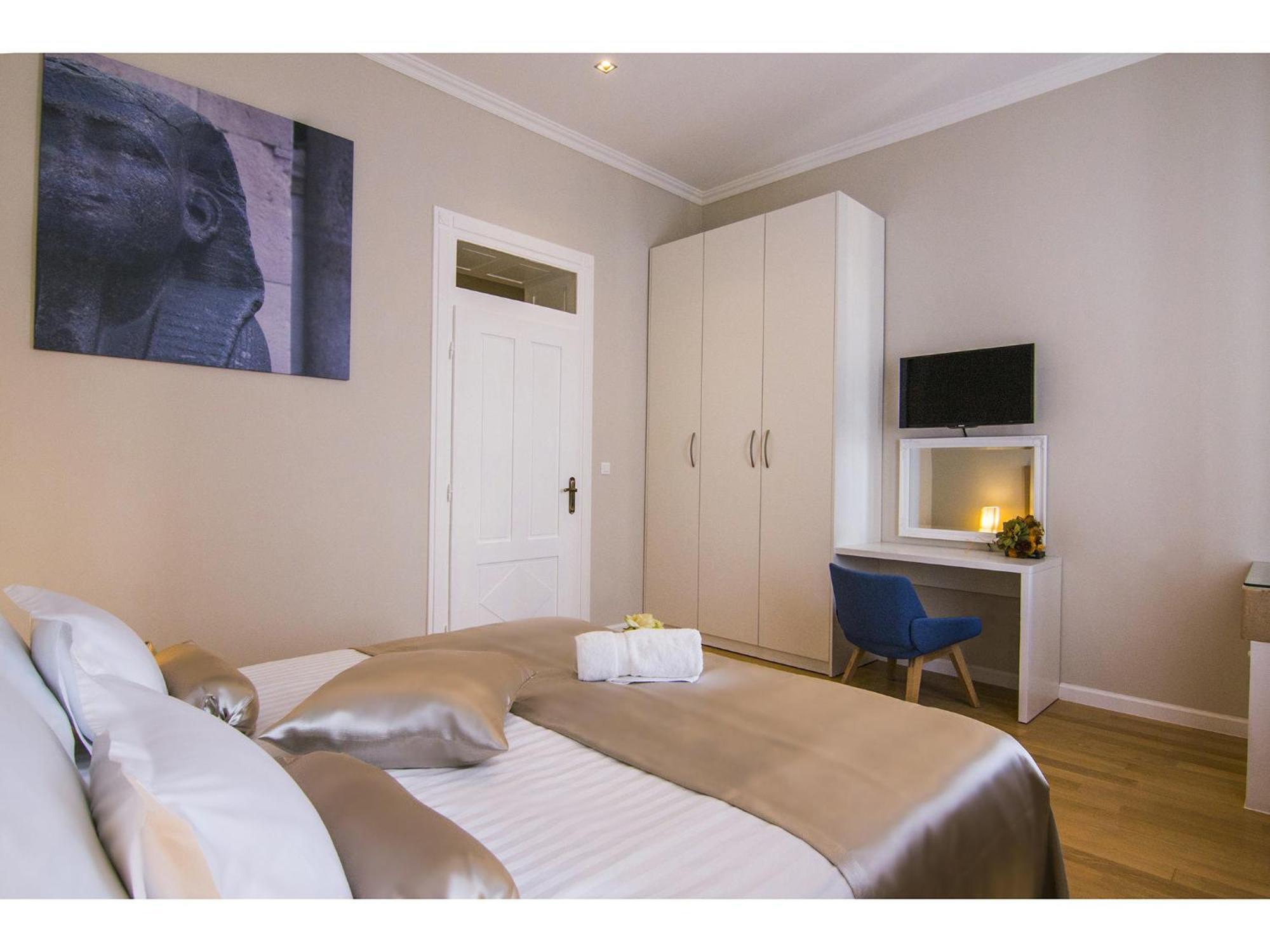 Luxury Two-Bedroom Apartment Sea View