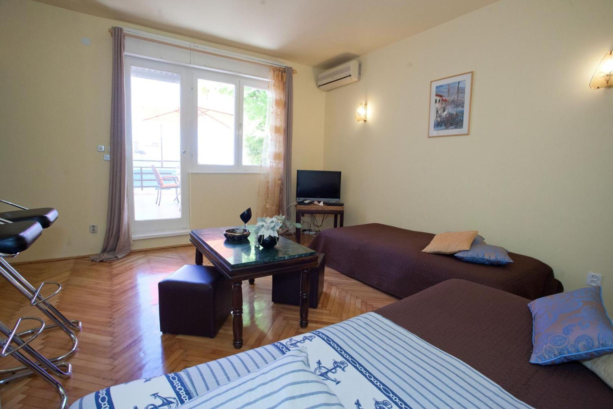One-Bedroom Apartment Terrace Sea View Roosewelt Street