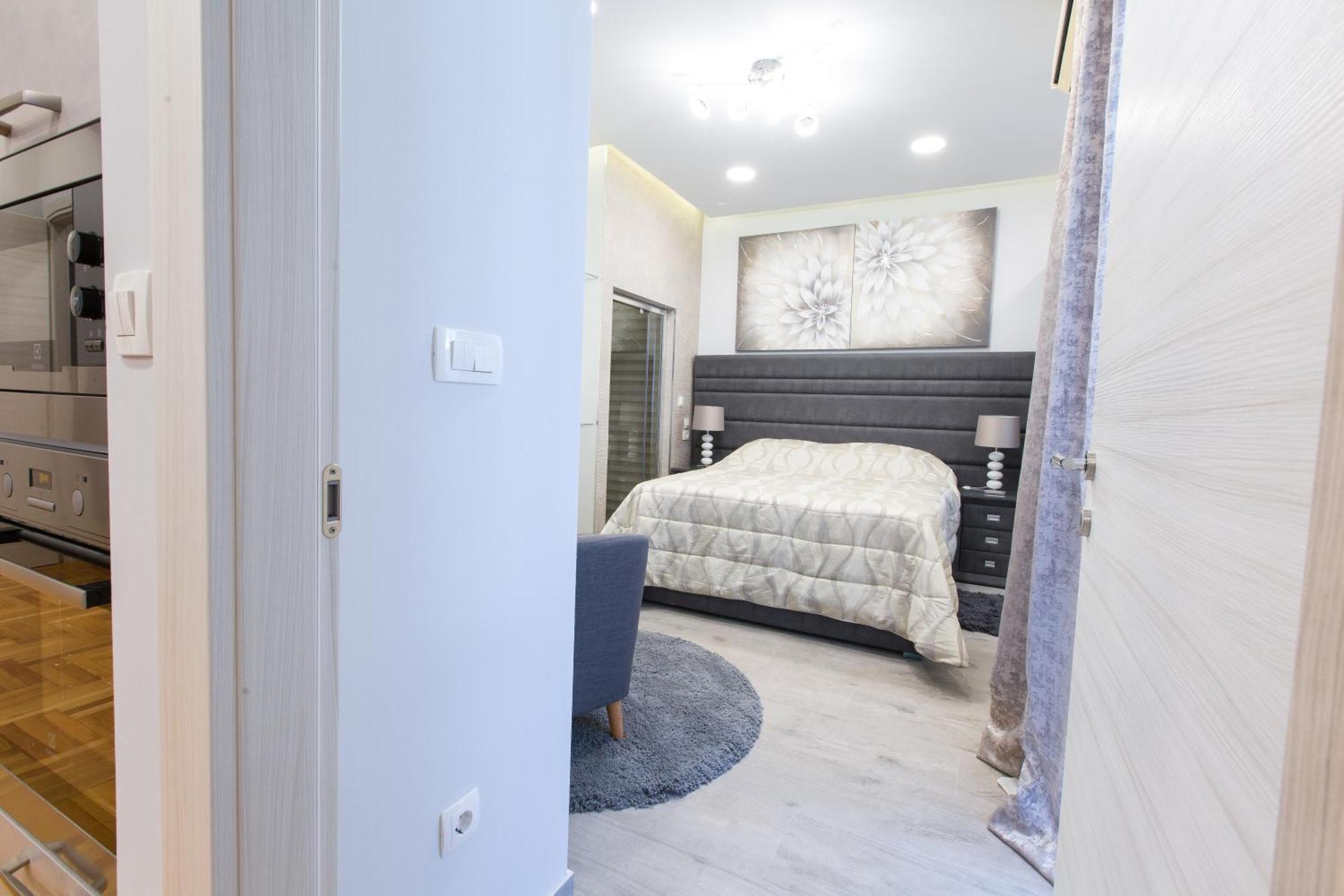One-Bedroom Apartment Balcony Petra Zoranica 4