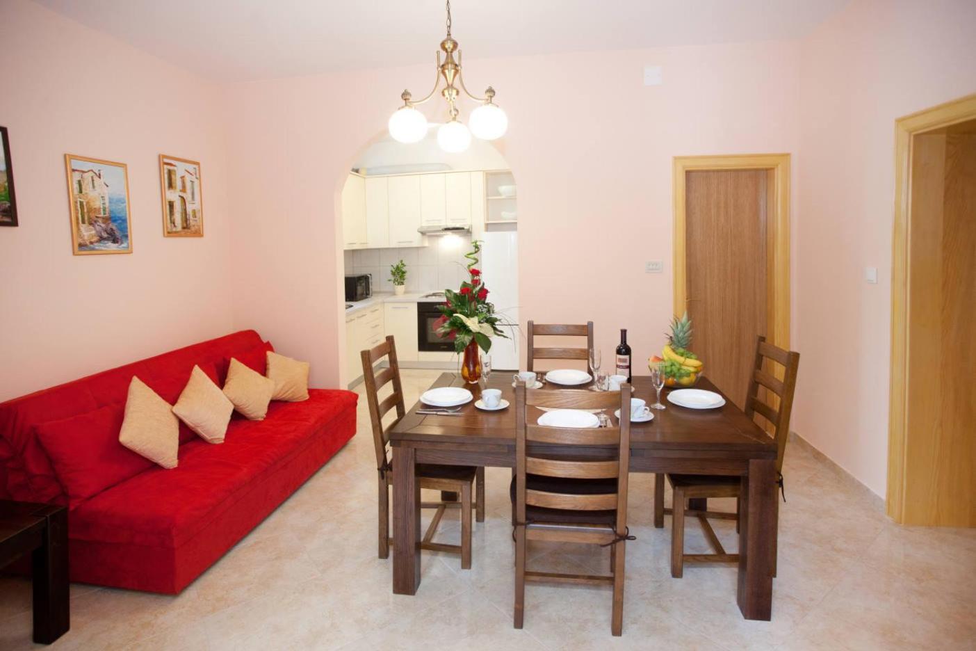 Two-Bedroom Apartment Terrace Roosewelt Street