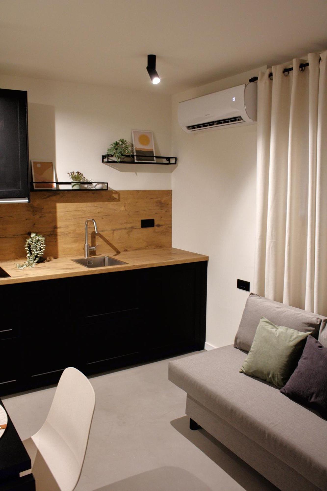 Superior One-Bedroom Apartment