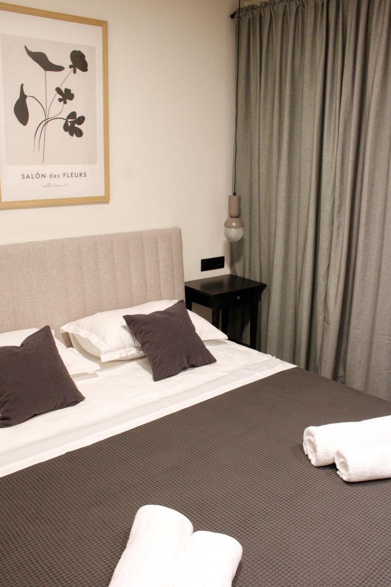 Superior One-Bedroom Apartment