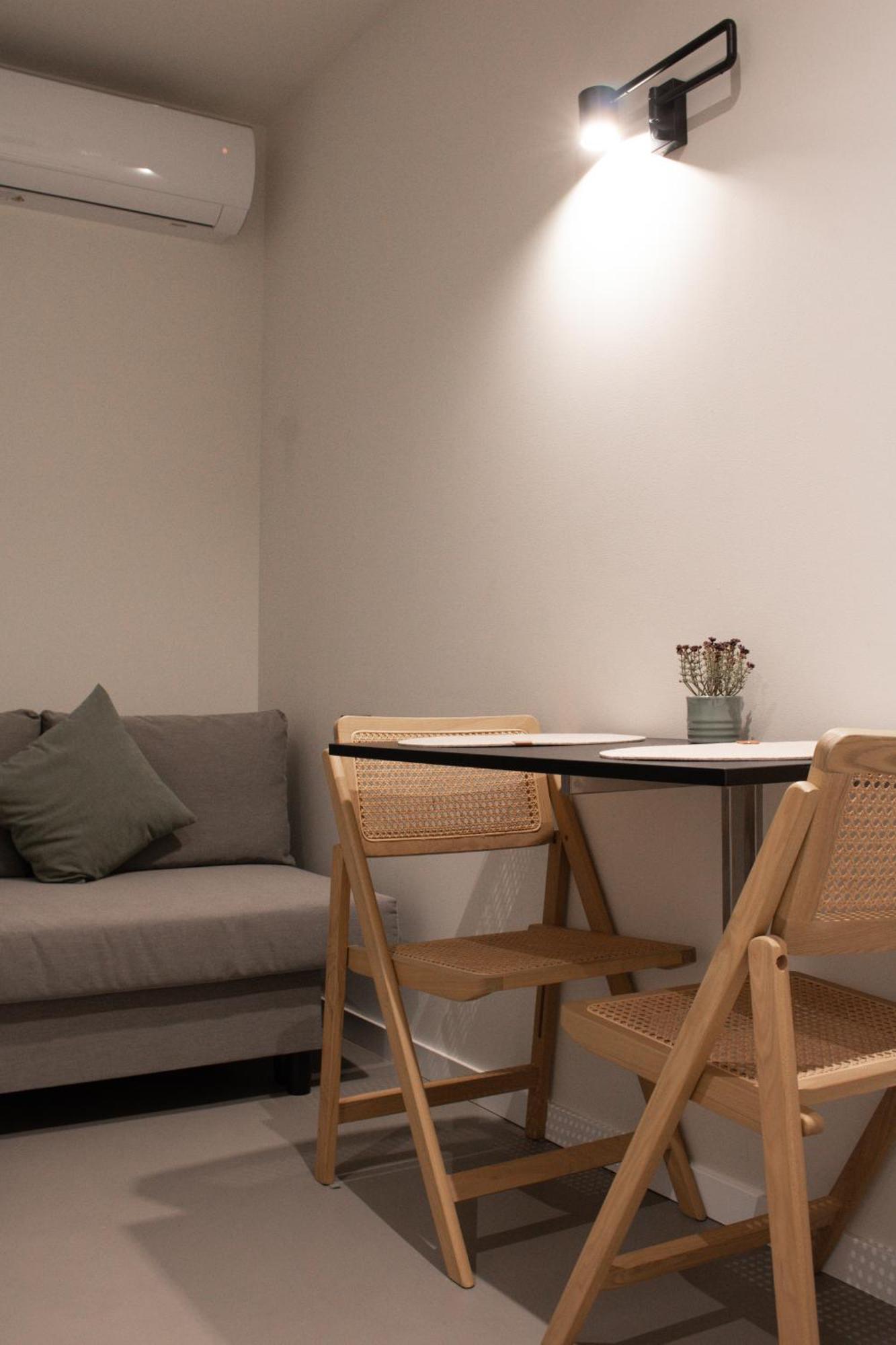 Deluxe One-Bedroom Apartment
