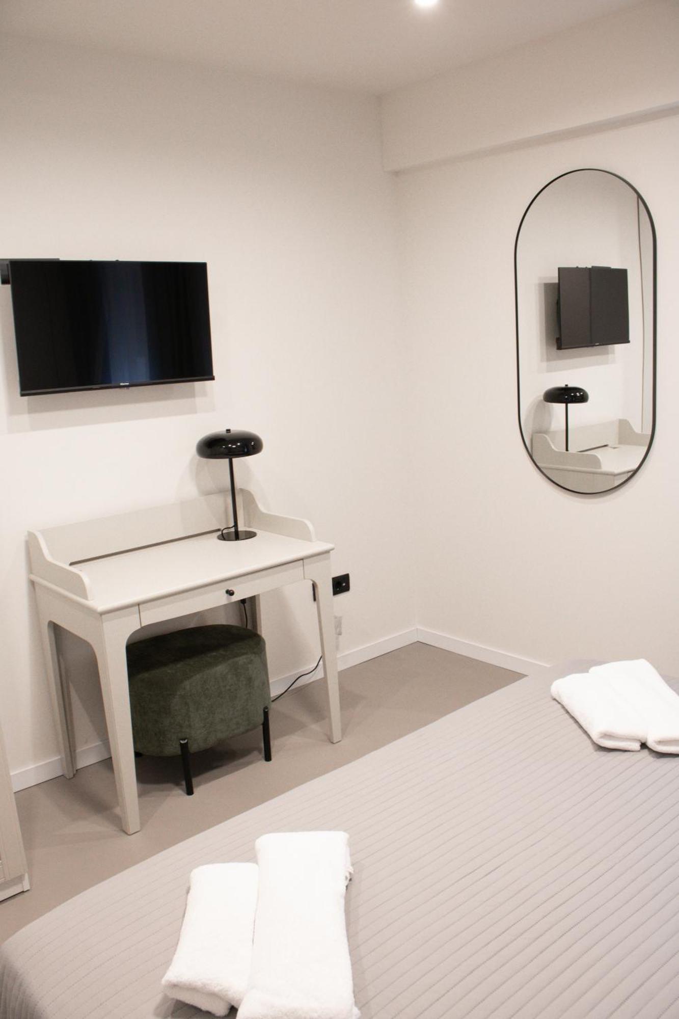 Deluxe One-Bedroom Apartment