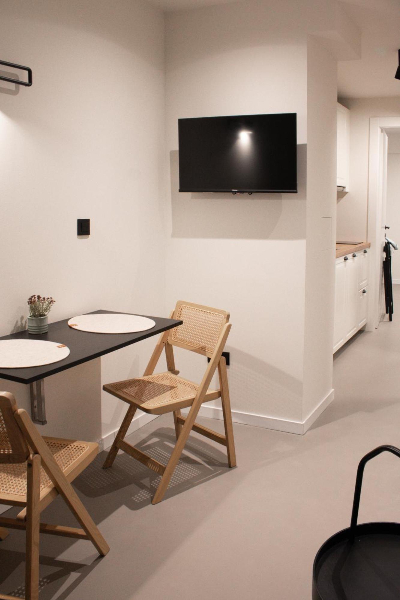 Deluxe One-Bedroom Apartment