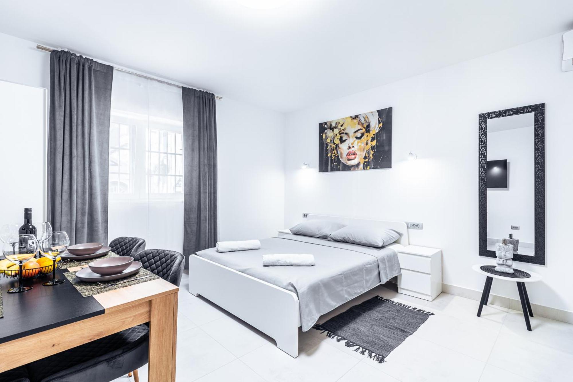 Deluxe King Studio