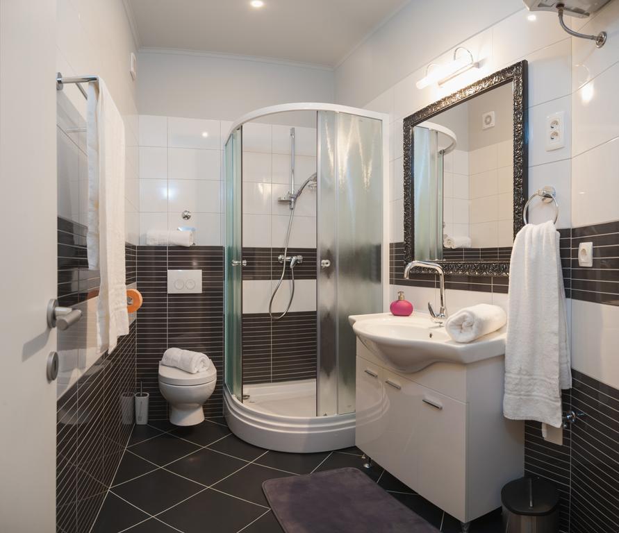 Deluxe One-Bedroom Apartment Balcony