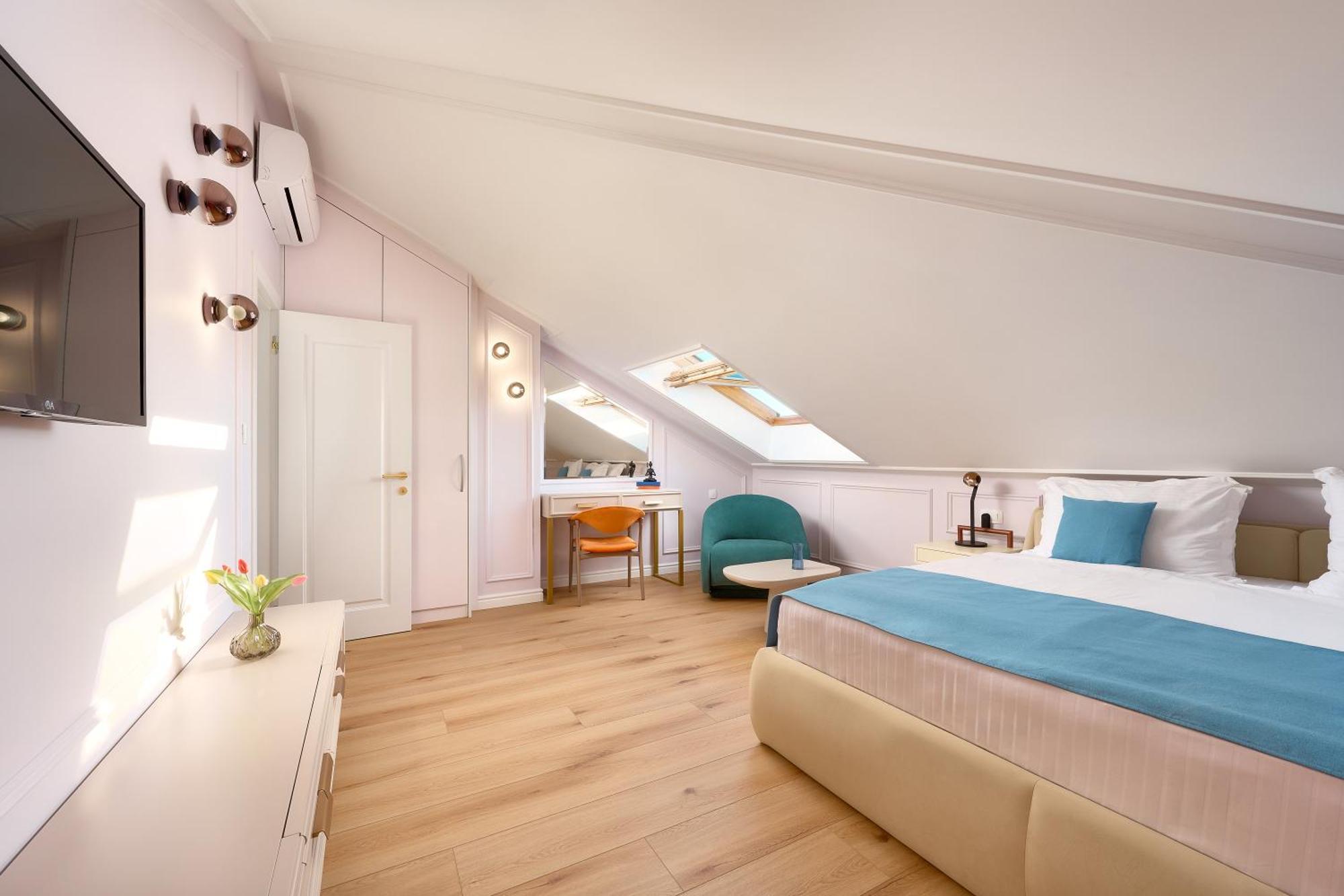 One-Bedroom Apartment Terrace,1671886436:JPEG