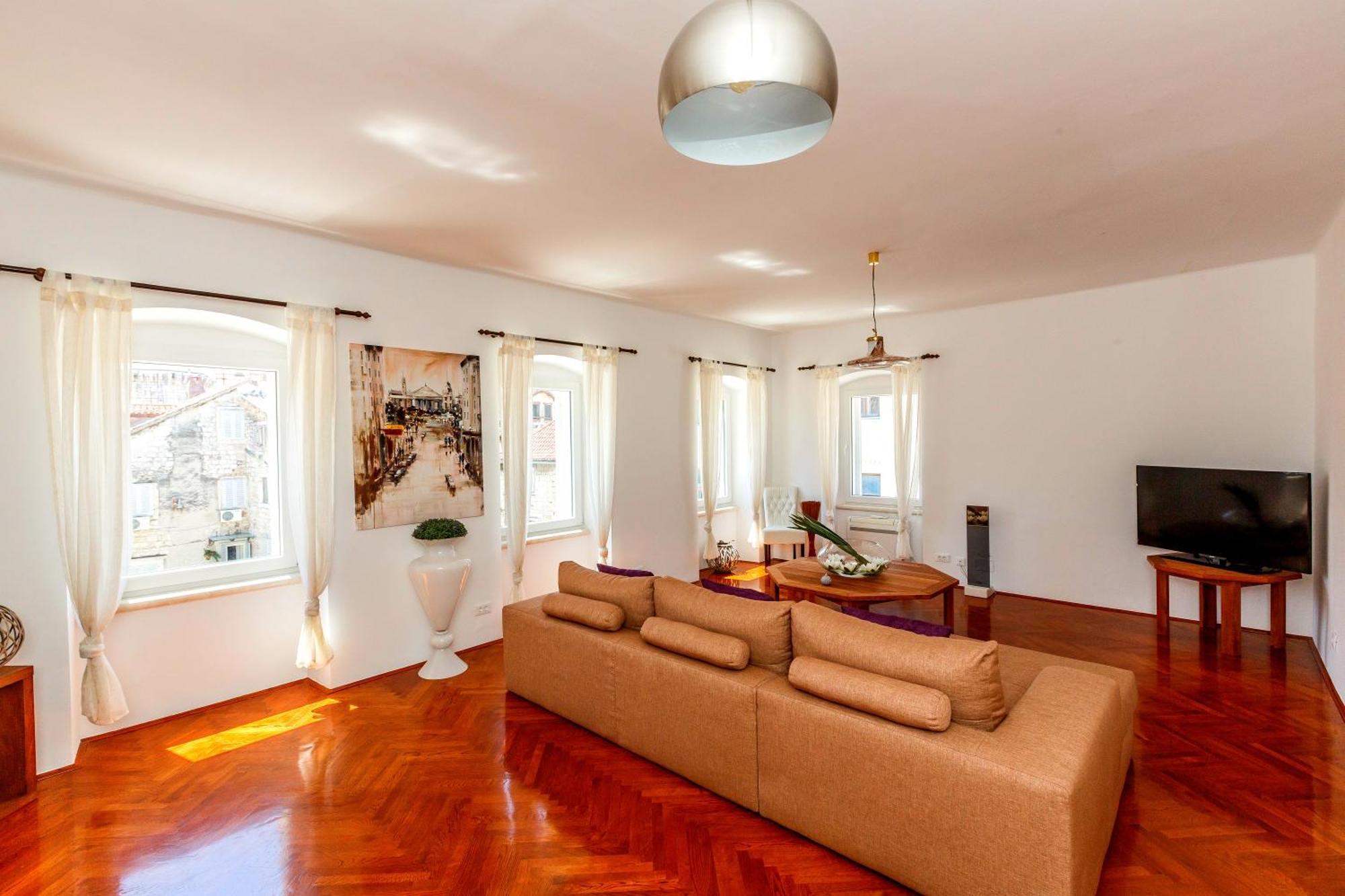 Deluxe Apartment
