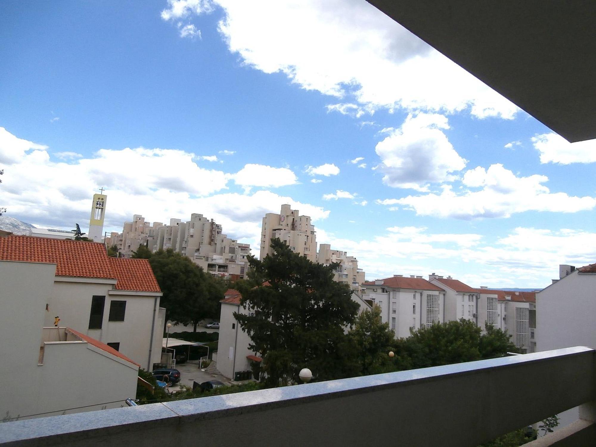 One-Bedroom Apartment Pool View