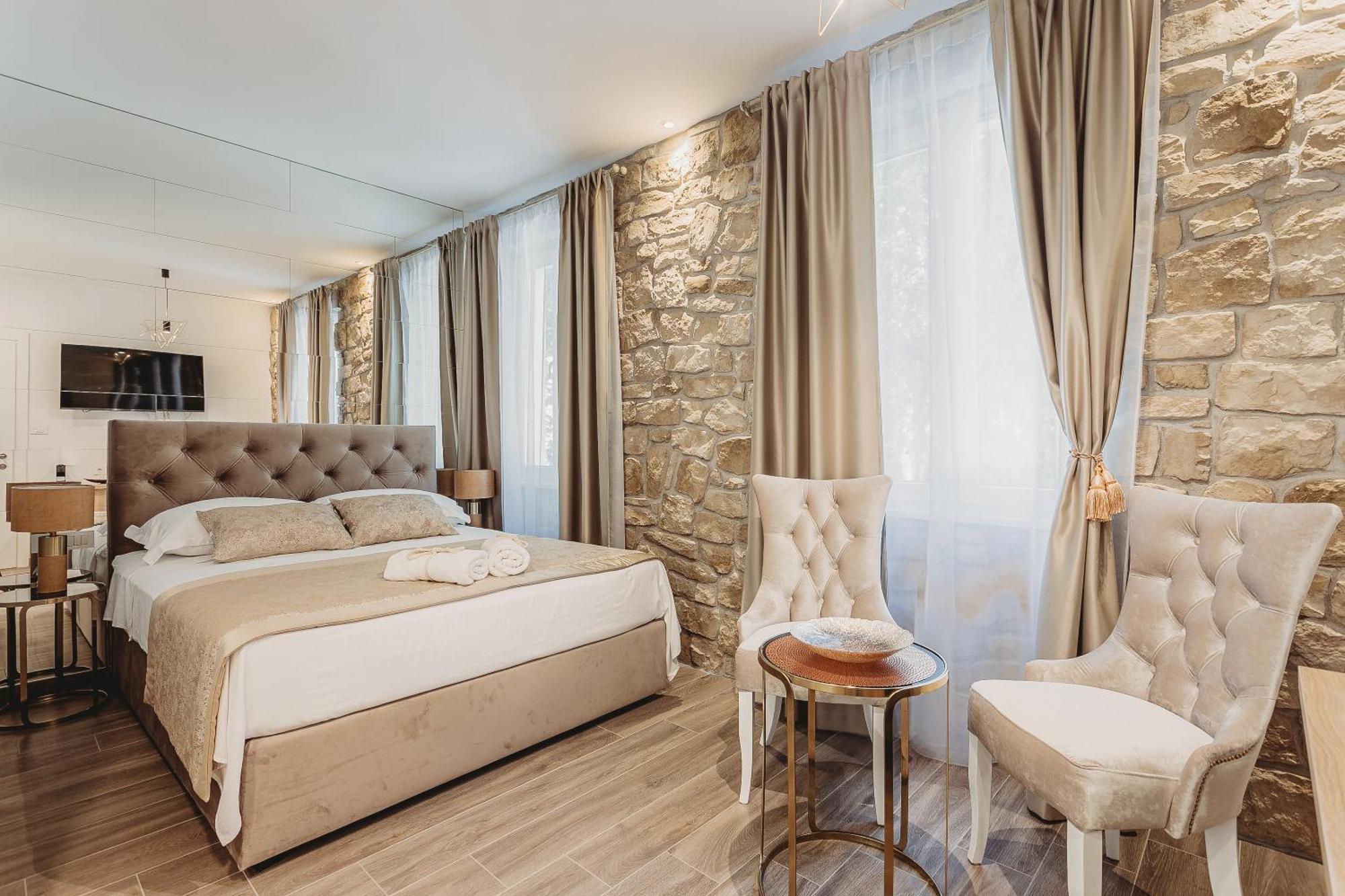 Deluxe Queen Room
