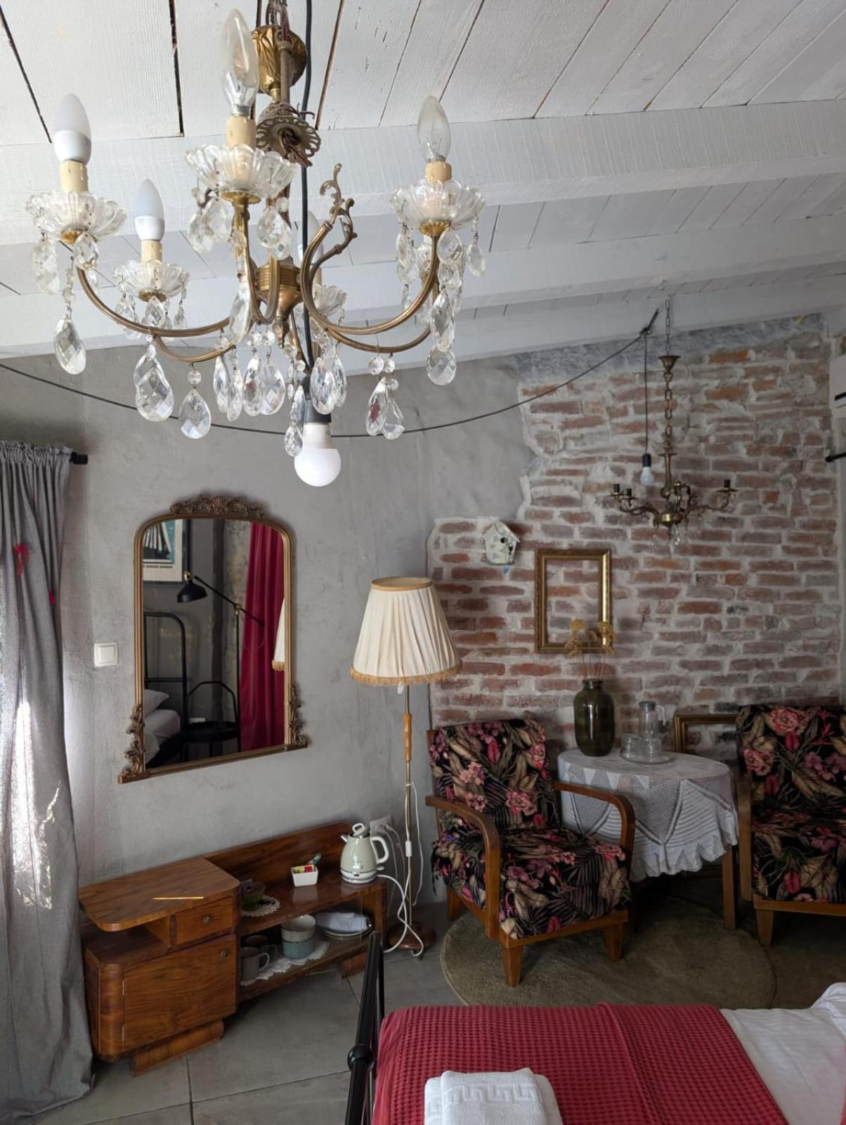 Studio Apartment