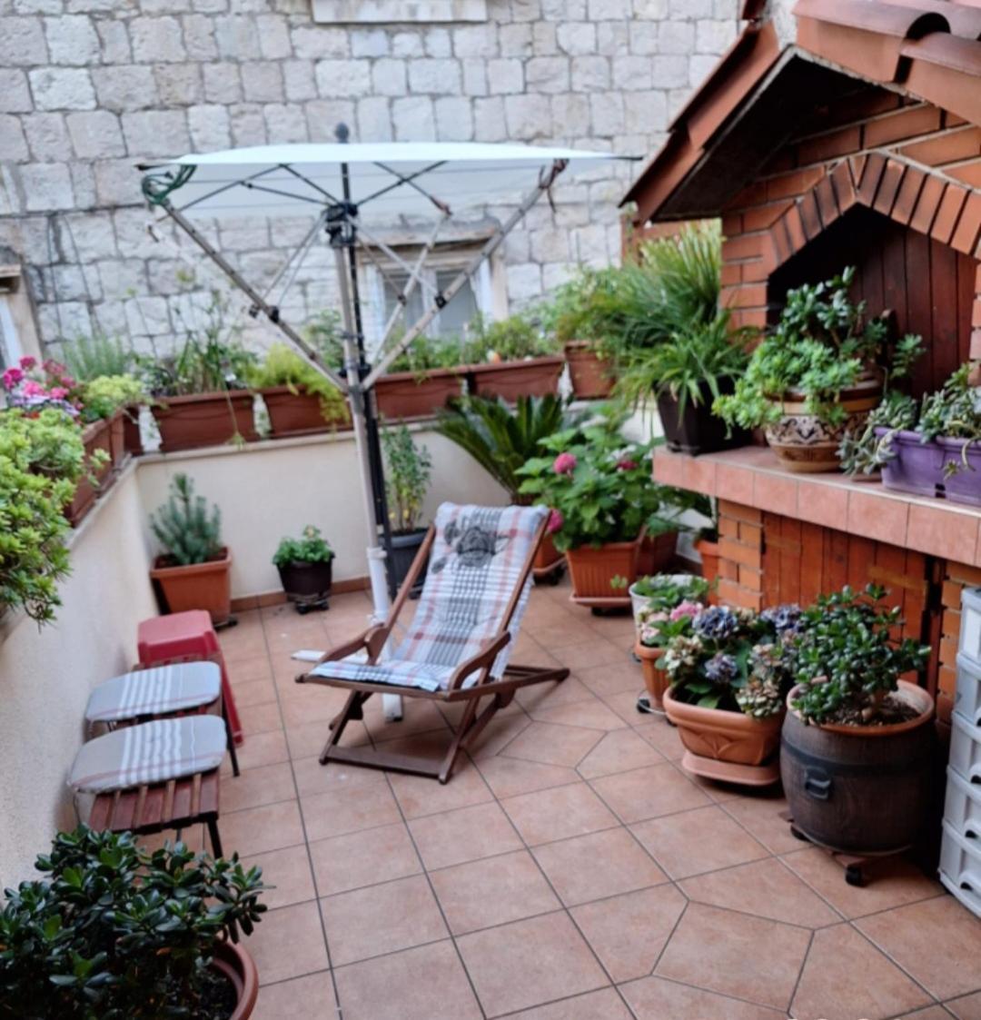 Studio Shared Terrace